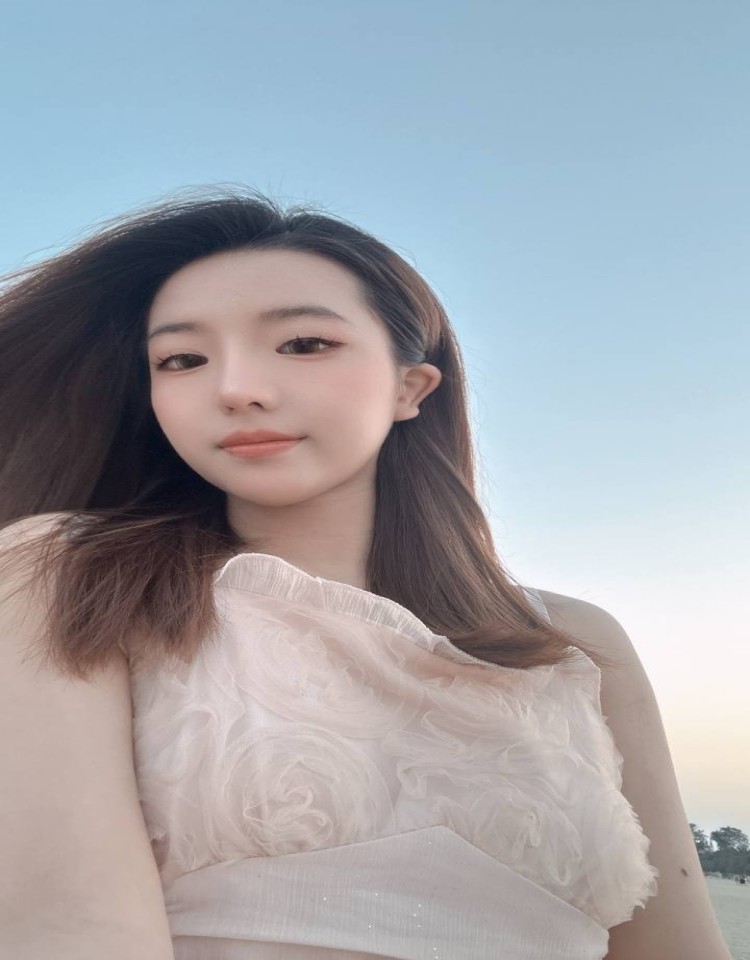 妻子初次接受三人行小说,最新手机在线电影